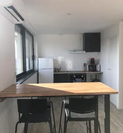 Immeuble Renove Au Centre D'auch. * Auch